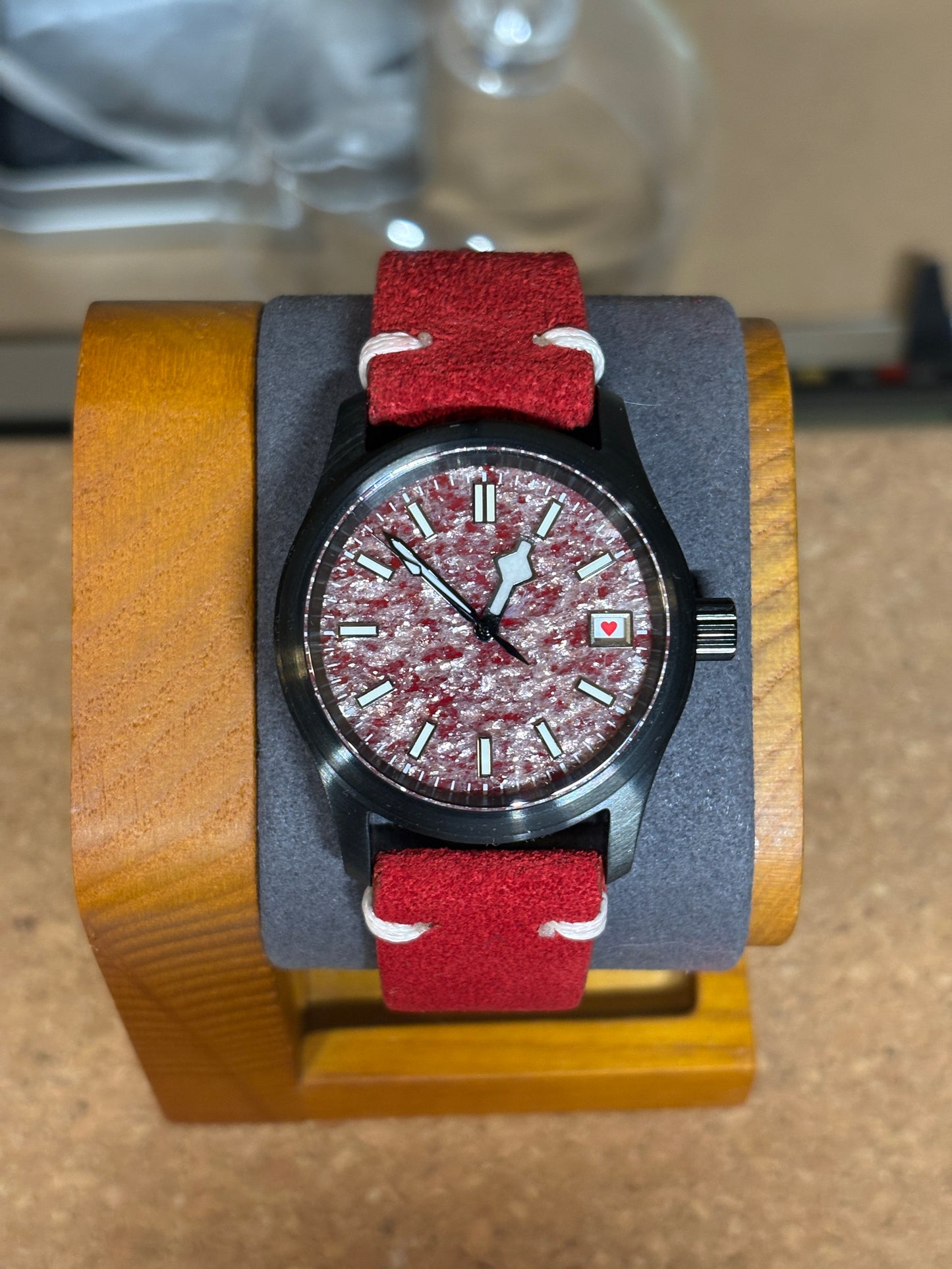 Roulette 36mm — Red Agate Stone Dial