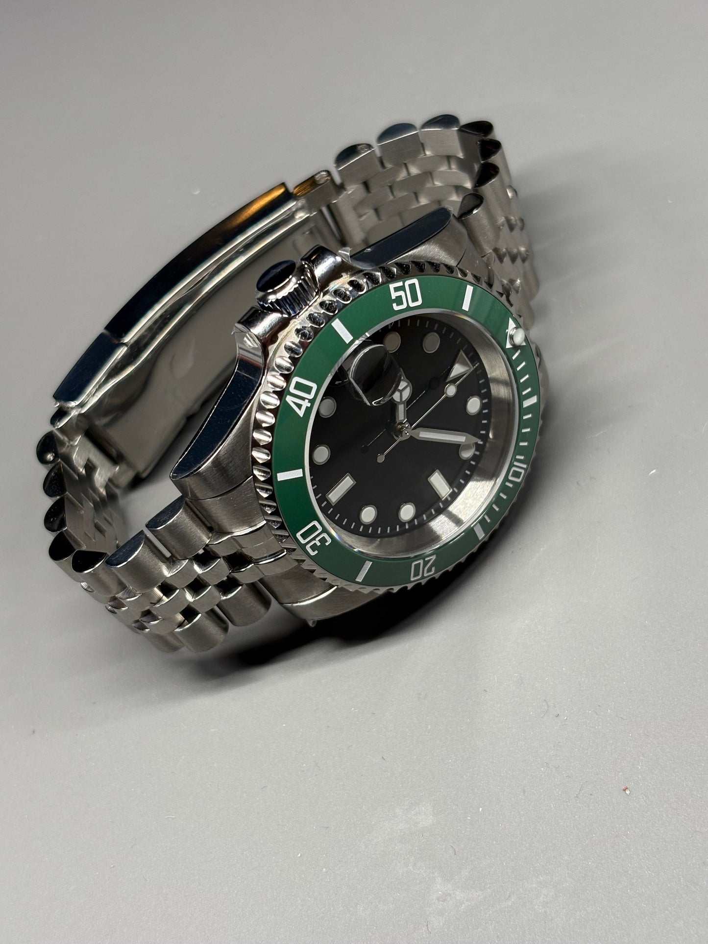 Diver 40mm — Left-Hand Crown, Green & Black Ceramic Bezel