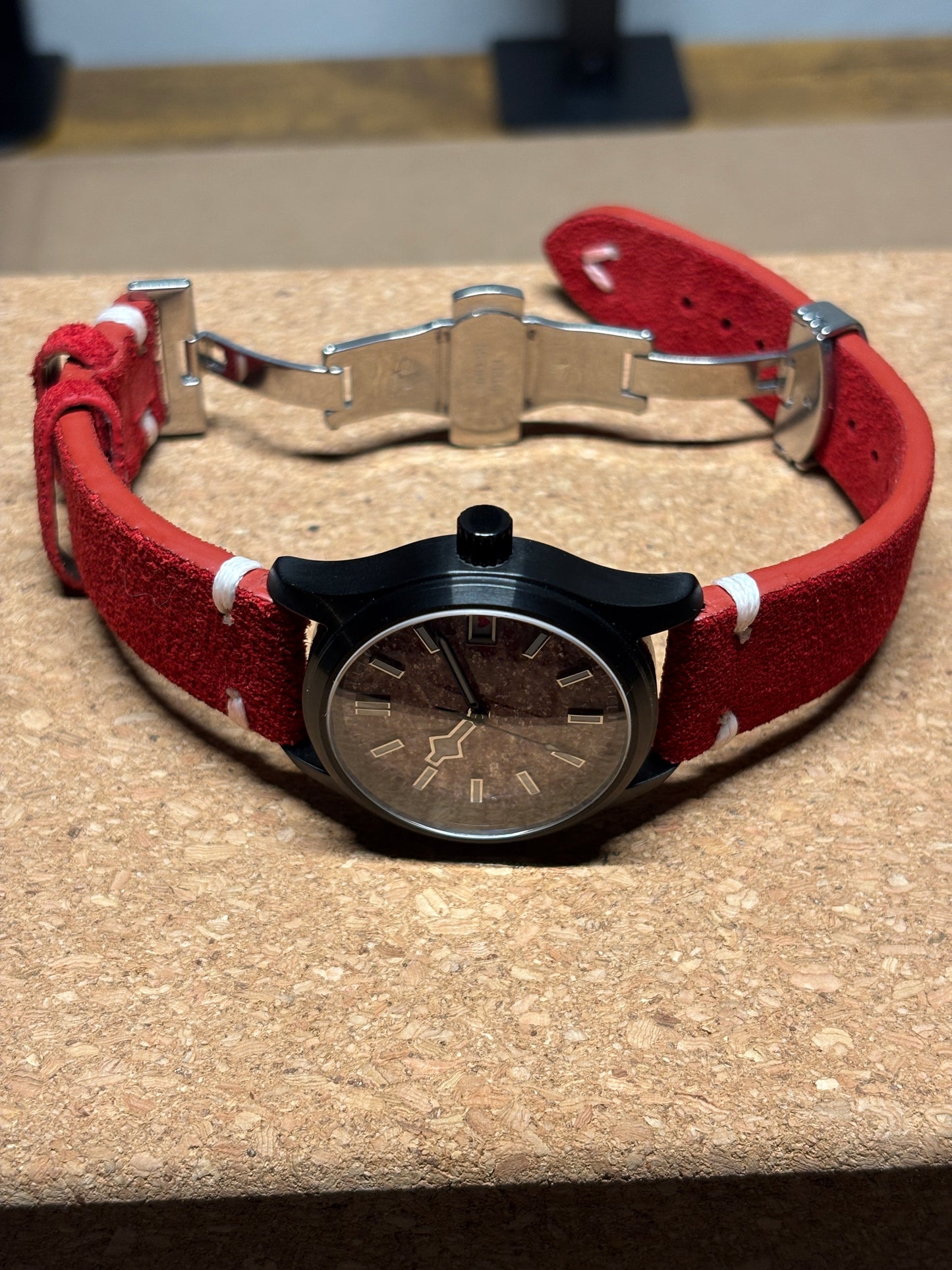 Roulette 36mm — Red Agate Stone Dial