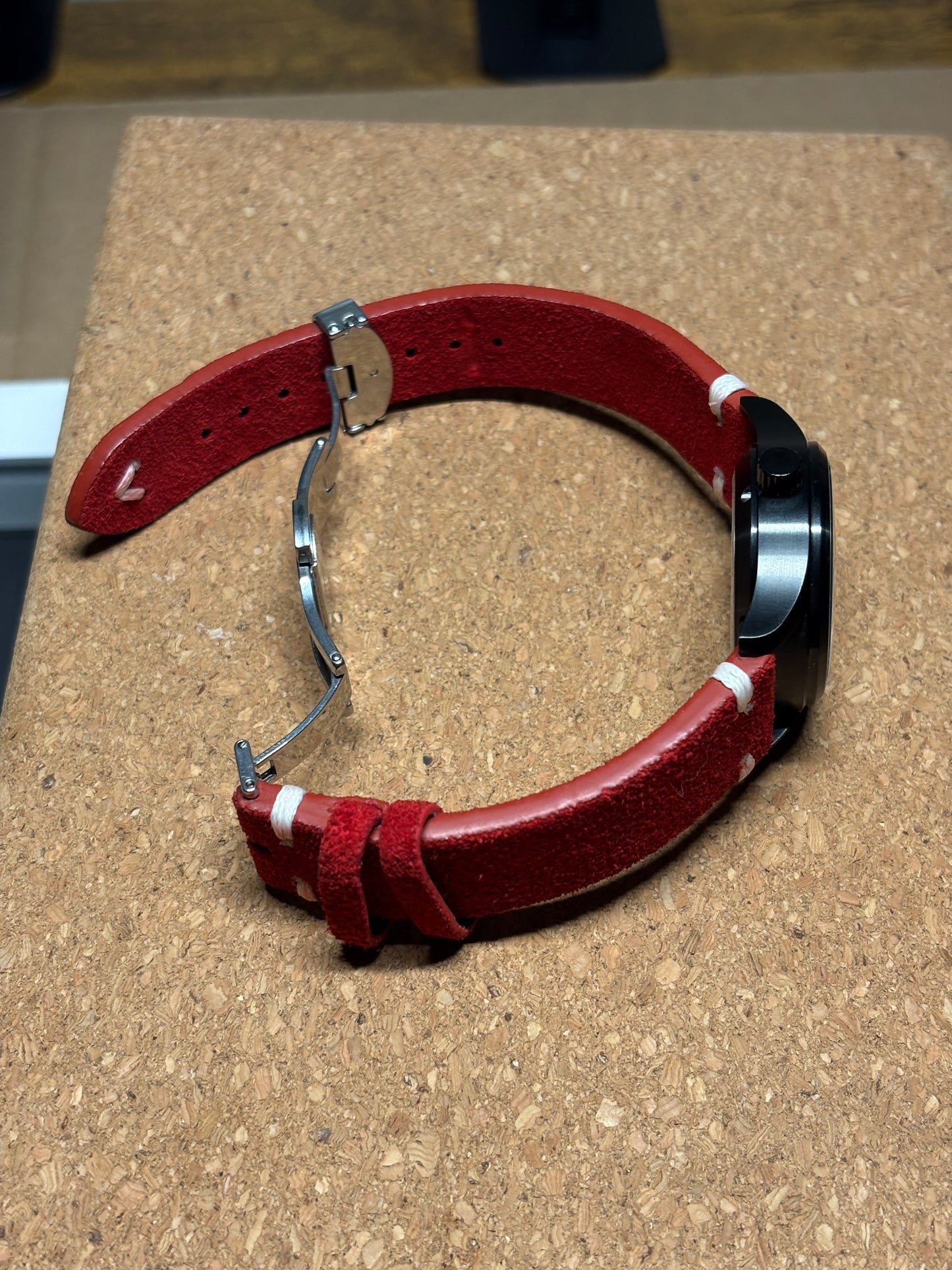 Roulette 36mm — Red Agate Stone Dial