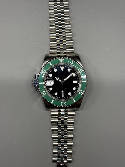 Diver 40mm — Left-Hand Crown, Green & Black Ceramic Bezel