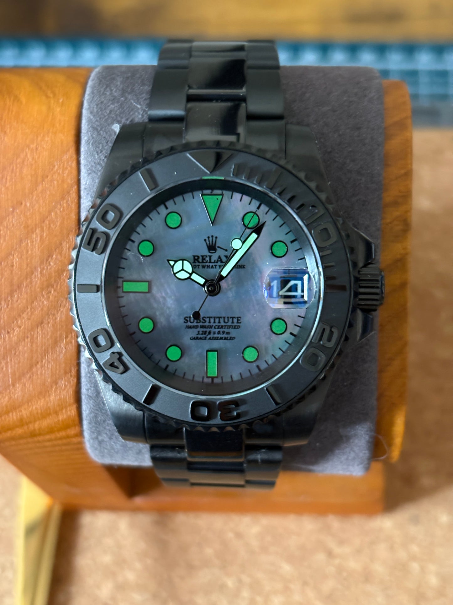 RELAX 40mm — Black PVD Mother of Pearl Dial