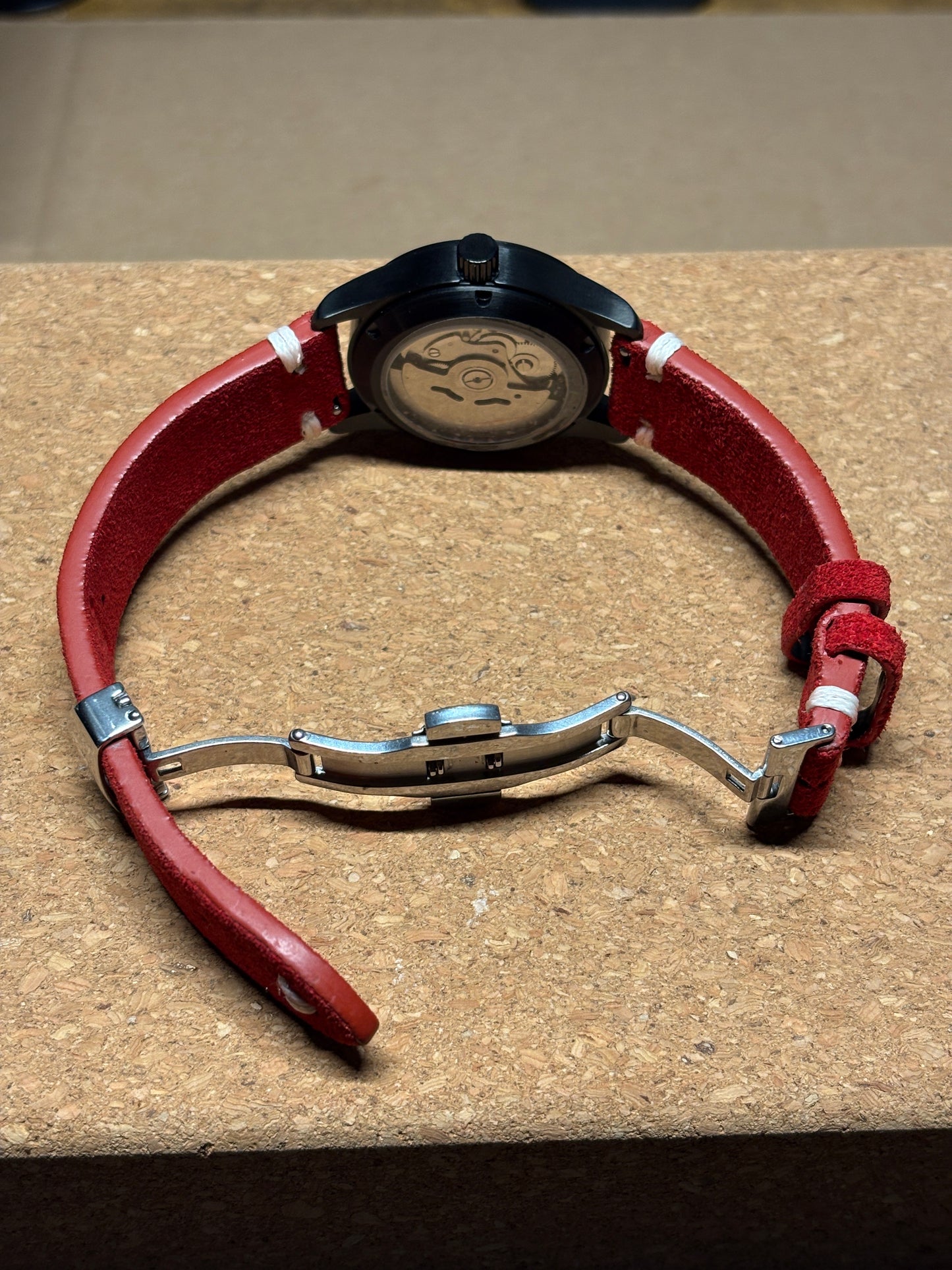 Roulette 36mm — Red Agate Stone Dial