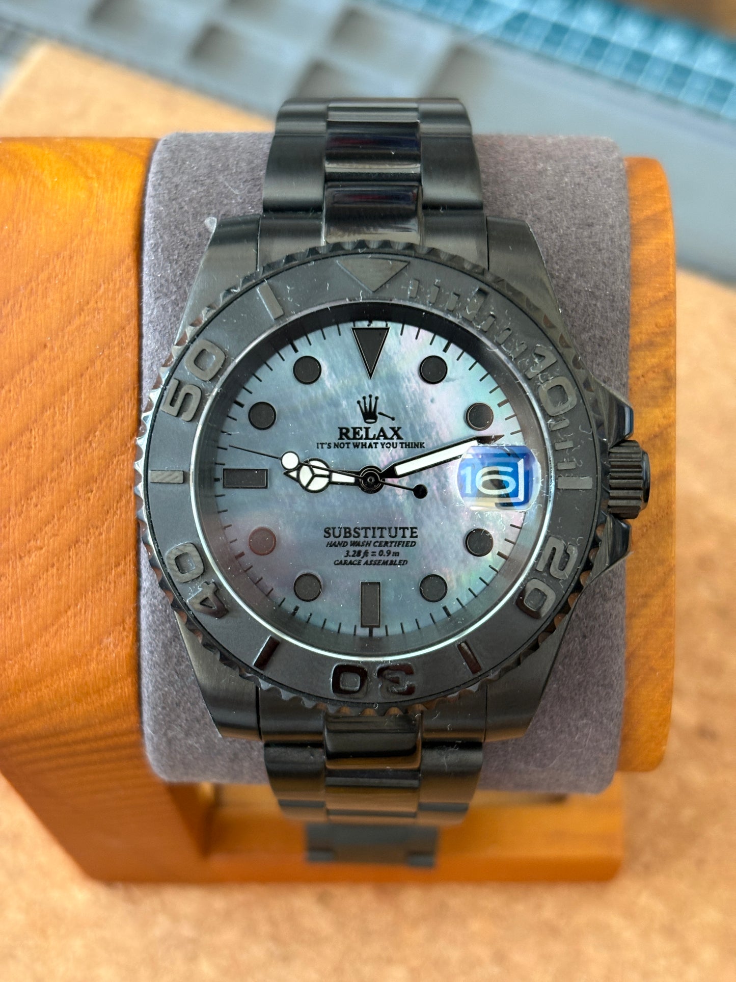 RELAX 40mm — Black PVD Mother of Pearl Dial