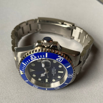 Diver 40mm — Blue Ceramic Bezel, Green Lume Dial
