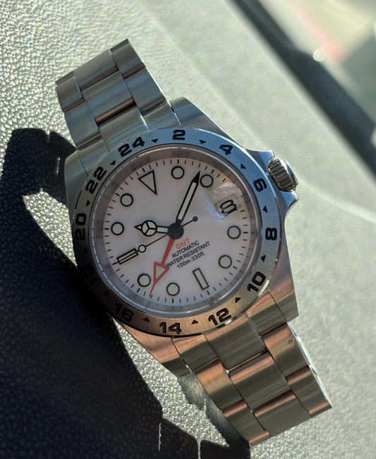 40mm GMT - Adventurer white dial orange gmt hand - oyster band NH34 movement - glide lock clasp - Traveler