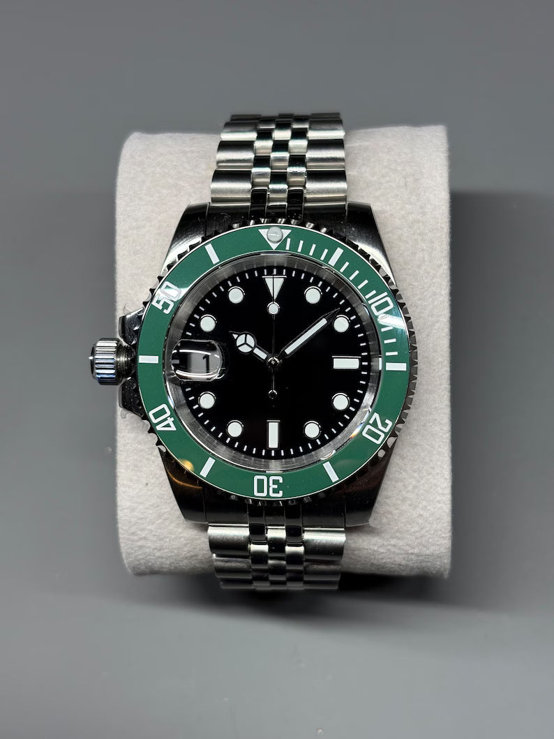9 oclock crown 40mm dive watch green bezel