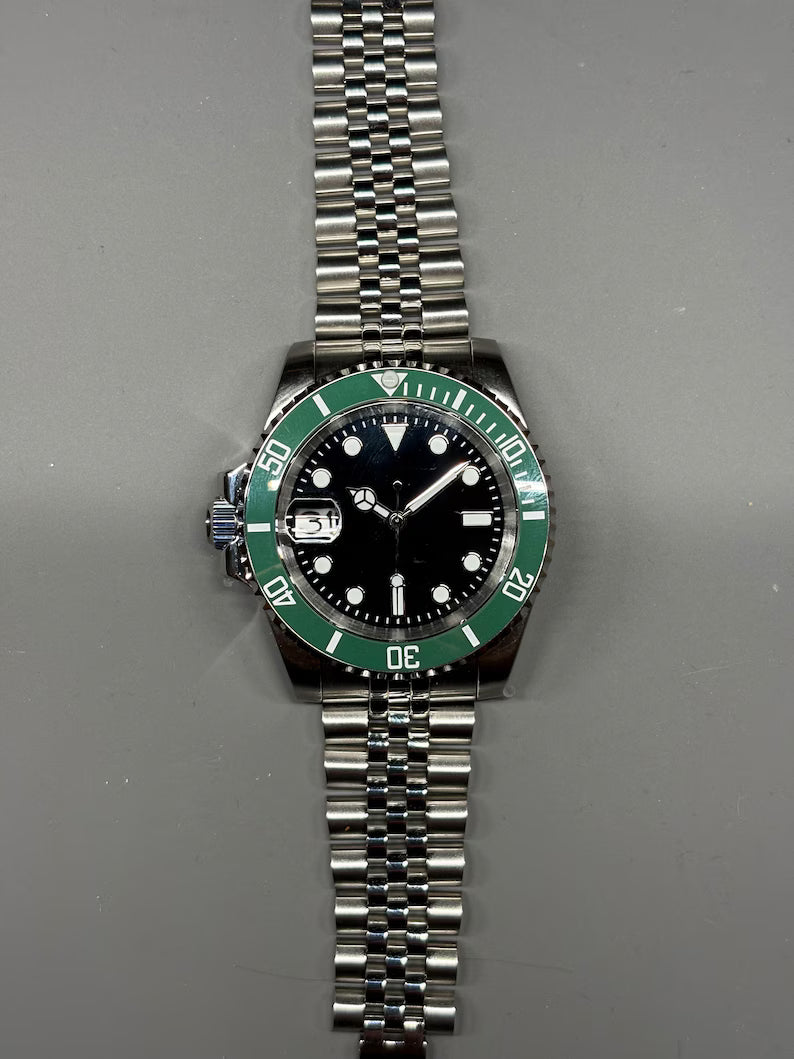 9 oclock crown 40mm dive watch green bezel