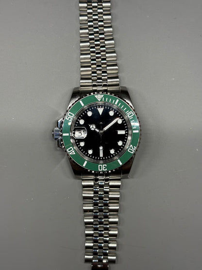 9 oclock crown 40mm dive watch green bezel