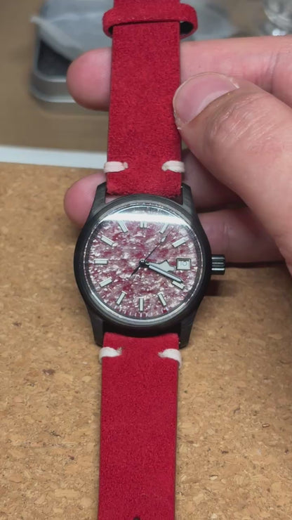 Roulette 36mm — Red Agate Stone Dial