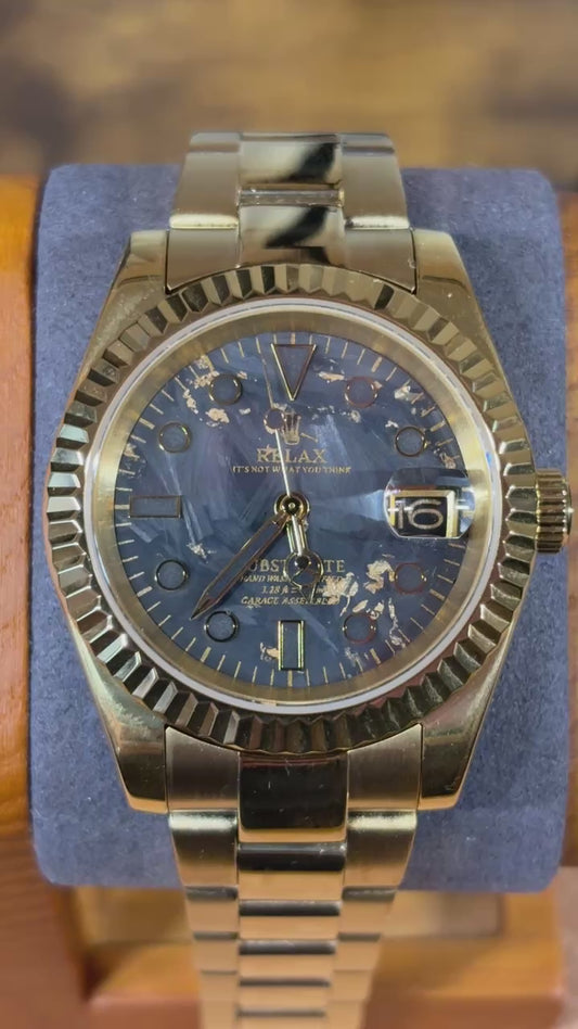 RELAX 40mm — Gold Case Carbon Fiber Dial